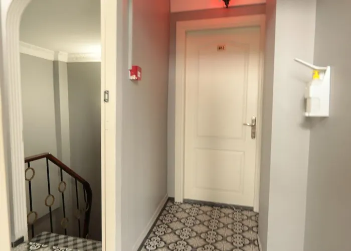 White Pearl Aparthotel 4*